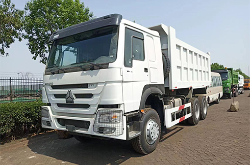 HOWO Dump Truck 6x4 At Port For Loading